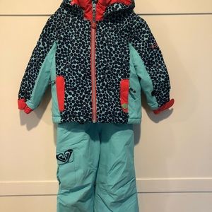 Roxy girls ski jacket and bib snow pants. Turquoise, bright pink, navy.